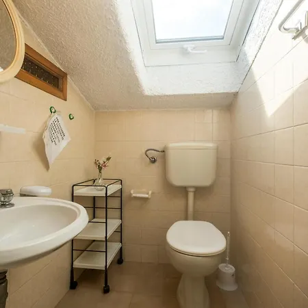 209 - A Schiera Quadrilocale Al Taunus, Con Portico E Giardino 度假居