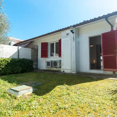 209 - A Schiera Quadrilocale Al Taunus, Con Portico E Giardino *